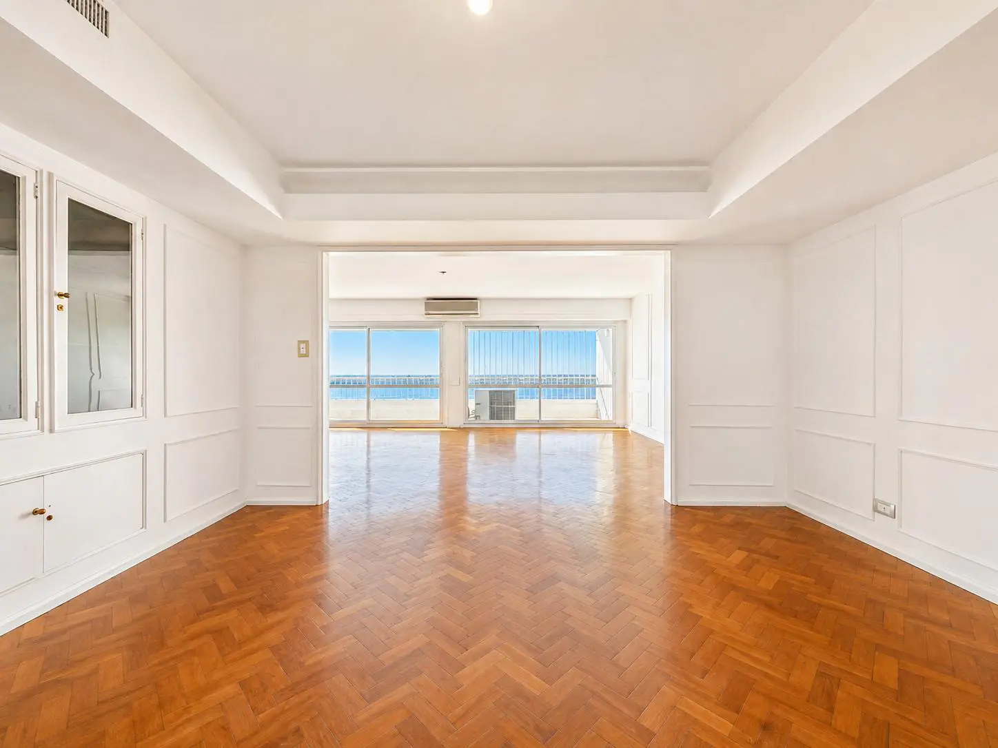 Venta exclusivo departamento de 3 dormitorios con cochera y baulera en barrio Martín
